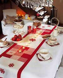 Être le designer de son propre espace de vie, vous garantit une satisfaction du résultat absolue. Chemin De Table Noel Patchwork Rouge Et Blanc Marie Claire