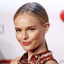Ever looked closely at kate bosworth or mila kunis' eyes? Beautiful Actress Kate Bosworth Always Looks Impeccably Made Up Groomed And Styled But Look Closely And You Ll See That Her Eyes Are Of Different Colours One Is Hazel And The Other Is Blue