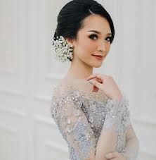 Diawali dengan gambar yang paling sederhana, yaitu dengan gambar dua lantai rumah. 25 Aneka Model Kebaya Brokat Modern Untuk Perempuan Bertubuh Mungil Updated Bukareview