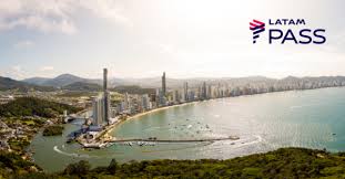LATAM oferece trechos para diversos destinos a partir de R$ 165 ou 6.225 milhas + taxas