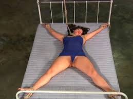 Jungfrauen, die gefesselt und tapegagged. Frau Am Bett Gefesselt Handy Pornos Nurxxx Mobi