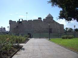 Si reserva con tripadvisor, puede cancelar de forma gratuita hasta 24 horas antes del inicio de la visita para obtener un reembolso completo. Castillo De La Luz Wikipedia