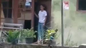 Salah satu andalan dalam bela diri yaitu pukulan atau serangan tangan. Viral Wanita Pecahkan Kaca Jendela Rumah Diduga Emosi Tak Tahan Omongan Tetangga