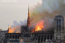 The times noteaza despre batalia pentru a salva notre dame si aminteste despre faptul ca expertii au avertizat despre riscul care plana asupra acestei capodopere. Radio Romania International