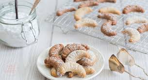 Rezept Fur Low Carb Vanillekipferl Die Herrlich Murbe Werden Schmecken Wie Das Original Die Kipfe Vanillekipferl Vanillekipferl Backen Vanillekipferl Rezept