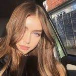 Abbie Cravens's Instagram, Twitter & Facebook