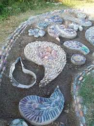 34 Simple And Cheap Diy Art Projects To Beautify Your Backyard Lanscape Garden Ideas Mosaik Gehweg Mosaikgarten Trittsteine Garten