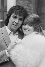 After moving with her family to as a member of the nolans, she toured with frank sinatra in 1975, won the tokyo music festival in 1981. Linda Nolan Talks About Dealing With Her Incurable Cancer I M So Scared To Die I Have A Day To Give Up London News Time
