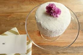 How To Freeze The Top Tier Of Your Wedding Cake Frozen Wedding Cake Floral Wedding Cakes