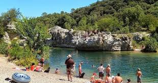 Camping Les Cascades In La Roque Sur Ceze Langs De Oever Van Rivier De Ceze In De Gard Familiecamping Kampeerartikelen Camping