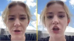 This MILLENIAL WAITRESS said that people who can't afford to tip 30%  **"DON'T DESERVE TO EAT OUT"**, sparking a HUGE debate. 🤔 Look at the  first c.omment to see why 🔽⬇️⬇️ |