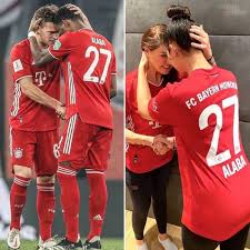 Joshua walter kimmich (born 8 february 1995) is a german professional footballer who plays primarily as a right back for bayern. The Football Arena Joshua Kimmich And David Alaba S Girlfriends Recreated Their Celebration This Is Beautiful Facebook