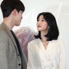 Hubungan keduanya diduga berawal dari proyek film vr berjudul stay with me. Stay With Me 2018 Mydramalist