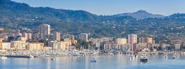 Fond d'écran de corse, ajaccio photo en fond d'écran des iles ou archipel des sanguinaires à l'extrémité du golfe d'ajaccio en corse, les iles sanguinaire se situe à environ 30 minutes en voiture et à environ 12 km de la commune corse d'ajaccio, nous vous présentons cette photo sur cette page en résolution d'écran de 1280x800 Top 5 Des Endroits Ou Sortir A Ajaccio
