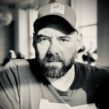 Barnsley FC에서 감자튀김을 곁들인 스트립 개 @barnsleyfc 💷 £6.95