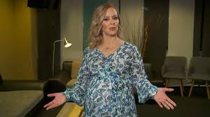 Für isabel edvardsson ist es erneut an der zeit, die tanzschuhe gegen einen kinderwagen zu tauschen: Let S Dance Star Isabel Edvardsson Zeigt Ihren Riesigen Babybauch