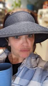 Happy Fri-YAY, y'all! Coffee in hand and ready to see what I can find for  you today! I am loving the cooler weather here in WNY. What's it like where  you live? |