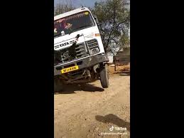 Main dhoondta hun jise woh jahaan nahin milta, nayi zameen naya aasmaan nahin milta. Kab Se Khada Hoon Main Yahan Tu Hai Kitni Der Se Youtube