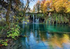 Den 8 mars 1990 tog sr slovenien bort prefixet socialist från sitt namn och blev republiken slovenien. Slovenien Und Kroatien Ethos Magazin