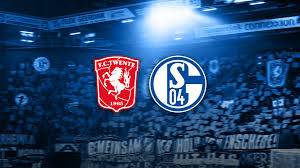 De speelster van fc twente schoot raak tegen achilles '29, wat ook meteen haar enige doelpunt de voetbalsters van fc twente zijn woensdagavond kansloos uitgeschakeld in de achtste finales van de. Schalke 04 Gastiert Am 23 Juli Beim Fc Twente Fussball Schalke 04