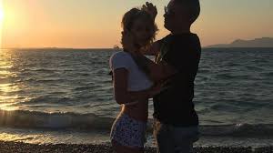 W zielonej górze) jest dziennikarką sportową, prezenterką i reporterką, związaną z telewizją polską od 2002 roku. Sylwia Dekiert