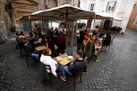 Presque toutes les administrations publiques sont fermées: Covid 19 Les Italiens De Retour Dans Les Bars Et Restaurants Le Colisee Rouvre La Presse