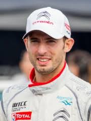 Leonardo Ulloa Biography