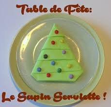 L'étape 5 est le second côté. Diy Table De Noel Pliage De Sapin En Serviette Allo Maman Dodo