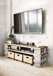 Mieux Que Les Diy Palettes Voici 10 Do It Avec Des Briques Meuble Deco Meuble Meuble De Television