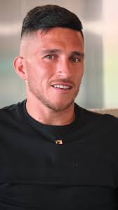 Bryan Elton De Que Familia Viene