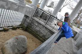Plymouth Rock In Plymouth Massachusetts Kid Friendly Attractions Trekaroo