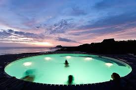 Moderne Cliff Home Mit Swimmingpool Auf Dem Dach Von Gabriel Orozco Und Tatiana Bilbao Bilbao Cliff Gabriel Mo Beachfront House Pool Swimming Pool Designs