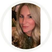 Sarah Neale's Instagram, Twitter & Facebook