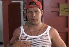 Henry, kadınları baştan çıkarma konusunda yetenekli bir oyuncudur. Mikaela Slaney Ø¹Ù„Ù‰ ØªÙˆÙŠØªØ± So No One Is Going To Call Sean Astin Who He Really Is Doug From 50 First Dates