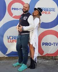 Lora și ghenu, sechestrați în paradisul din bali, printre șopârle și țânțari: Lora Si Ionut Ghenu S Au Logodit Petrecerea A Fost Tinuta In Secret