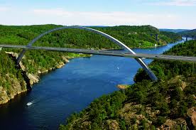 Whether arriving by car or boat, the first sights as you approach halden is beautiful natural scenery and architecture. Svinesund Bridge Aas Jakobsen As