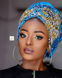 Bandana Sac Stilleri Bandana Hairstyles Yaratici Projeler Hair Wrap Afrikali Kadinlar Afrikalilar