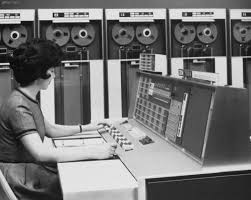 Woman With An Ibm 7094 Computer History Old Technology Old Computers