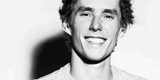 Buchen Sie einen bekannten Influencer bei Evenses!