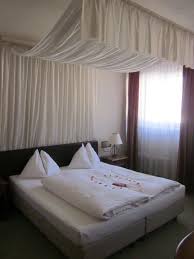 Baldachine orientalisches flair fur das schlafzimmer. Baldachin Bett Im Romantikzimmer Altstadthotel Wolf Dietrich Salzburg Holidaycheck Salzburger Land Osterreich