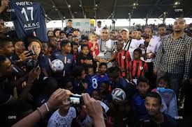 Sainte Marie Le Joueur A Ete Accueilli Par Une Foule De Fans Au Stade De Duparc Dimitri Payet A La Rencontre Des Jeunes Footballeurs Pei Imaz Press Reunion L Actualite