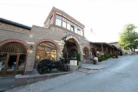 Klasik otomobiller, devasa turgut alp vinçi. Rahmi M Koc Muzesi Kultur Portali