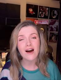 Who would I be if I didn’t give yiz an Irish tune before Paddy’s Day 🐍  Here’s a little snippet of ‘She Moved Through The Fair’, I hope you all  have a gorge weekend, in honour of Paddy himself ...