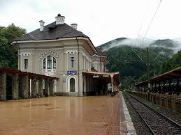 Cand pasii te poarta pe plaiurile superioare ale vaii prahovei, poti observa, contempland cu ochii mintii, monumentele statiunii busteni. Despre Sinaia Romania Prezentare Imagini Informatii Turistice Si Detalii Despre Statiunea Sinaia