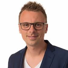 Dimission overstået, beviset for 3 års slid er i hus. Jeg kan nu tilføje  Au-ledelse til cv'et. Igennem de 5 semestre + Afgangs projekt har jeg været  forbi. ledelse i praksis, organisation