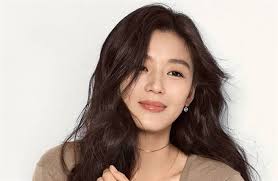 姓名：jeon ji hyun 전지현 中譯名：全智賢 外號：飯桶 生日：1981年10月30日 生肖：雞 星座：天蠍座 血型：b 型 身高：172 cm 体重：48 kg 家庭狀況：一父一母一兄 宗教信仰：基督教 畢業學校：韓國大學活劇影像畢業. å¥³ç¥žä¹Ÿå´©å£ž å…¨æ™ºè³¢è¿'ç…§è‡‰æ­ª å°è…¹ç‚¸å‡ºé›™å±¤è‚‰ç¶²åš‡æ­ªè®Šå€‹äºº å¨›æ¨‚ ä¸­æ™‚æ–°èžç¶²