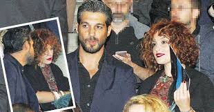 Ως κι οι θάλασσες μουσική: Xwrise H Eleonwra Zoyganelh Fhmes Gia Trito Proswpo Ola 8essalonikh