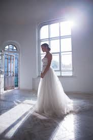 Wer schon immer einmal über der stadt heiraten wollte, sollte sich im aktuellen hochzeitswahn artikel inspirieren lassen. Heiraten In Weiss So Gelingt Euch Eine Hochzeit Wie Von Dagi Bee