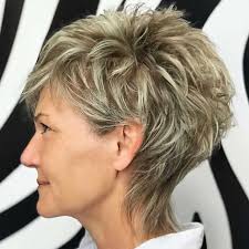 Scopriamo insieme le foto dei tagli capelli 2022 corti da donna più . Tagli Capelli Corti Donne Over 50 Estate 2020 Capelli Capelli Corti Tagli Di Capelli Per Viso Ovale