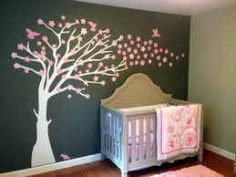 Le rose pâle combiné avec les gris, rend l'atmosphère tendre et agréable pour le bébé. 5 Idees De Chambres Pour Bebes Qui Voient La Vie En Rose Et Gris Neufmois Fr